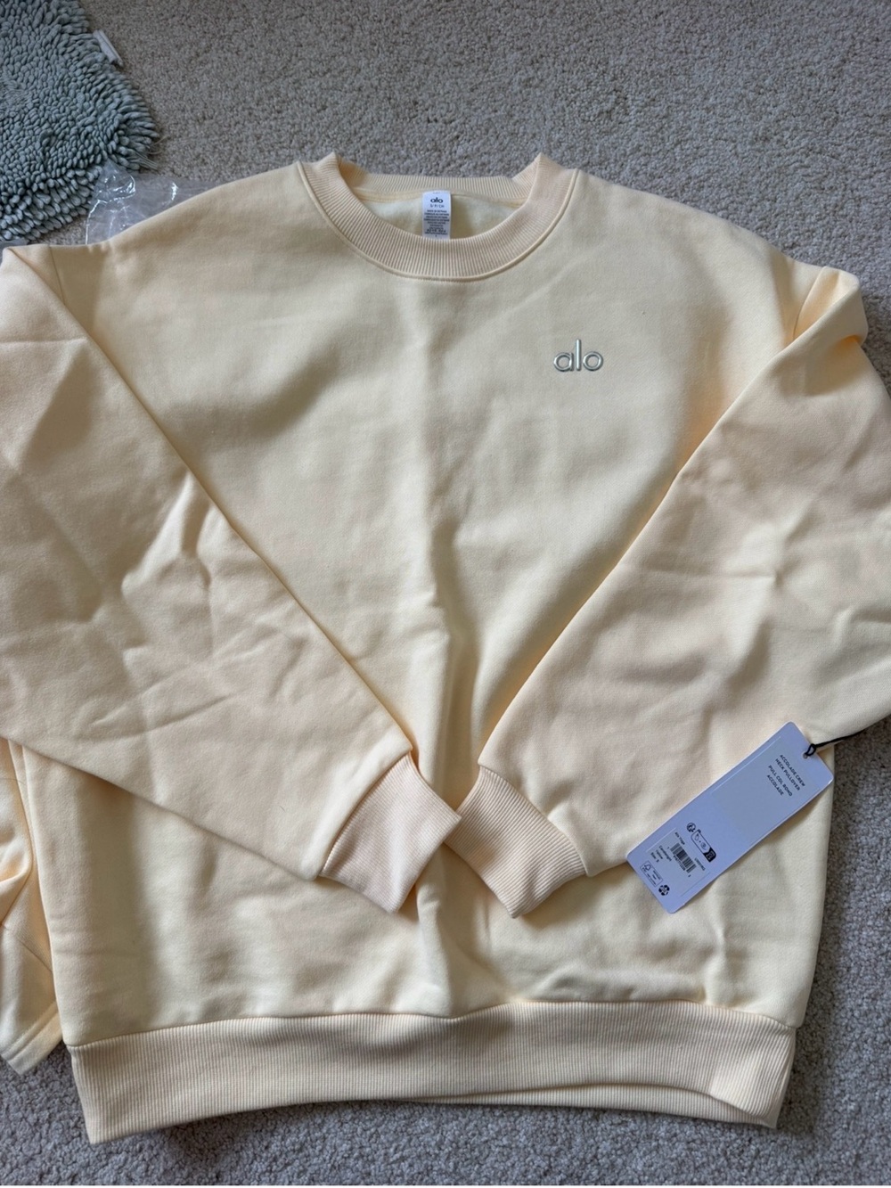 ALO Candlelight Yellow Cozy Sweatshirt & Shorts Set Size SMALL NWT - Picture 7 of 8